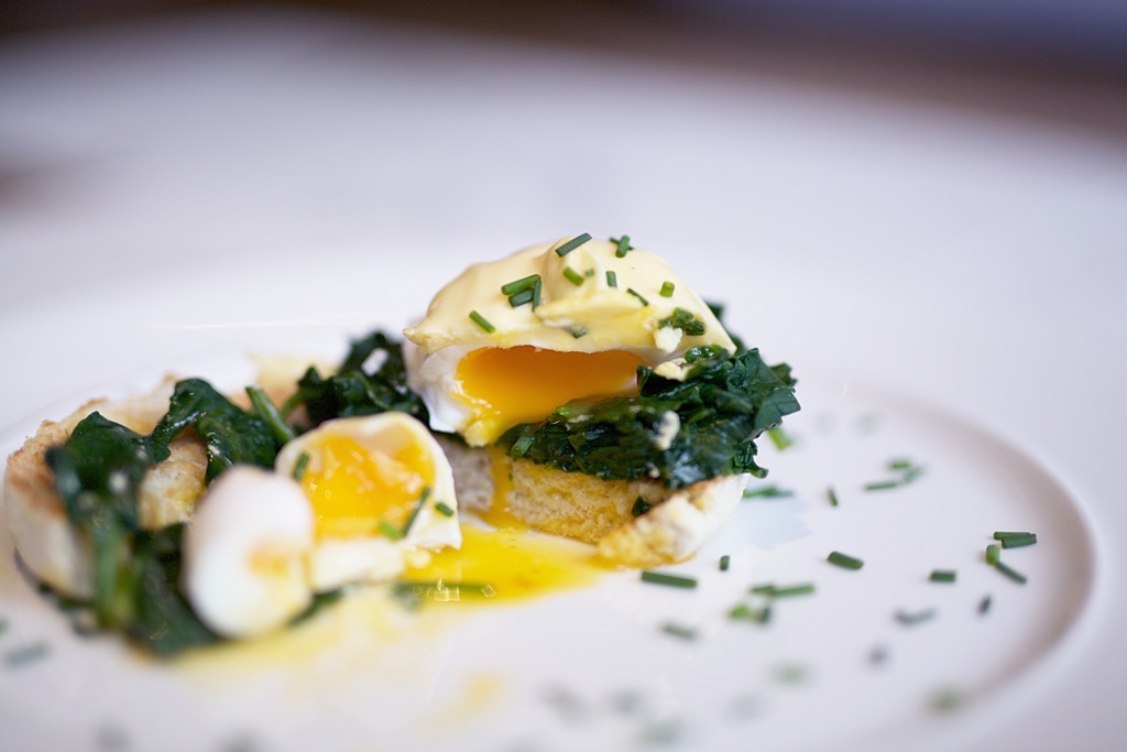 Gusto brunch pached eggs florentine