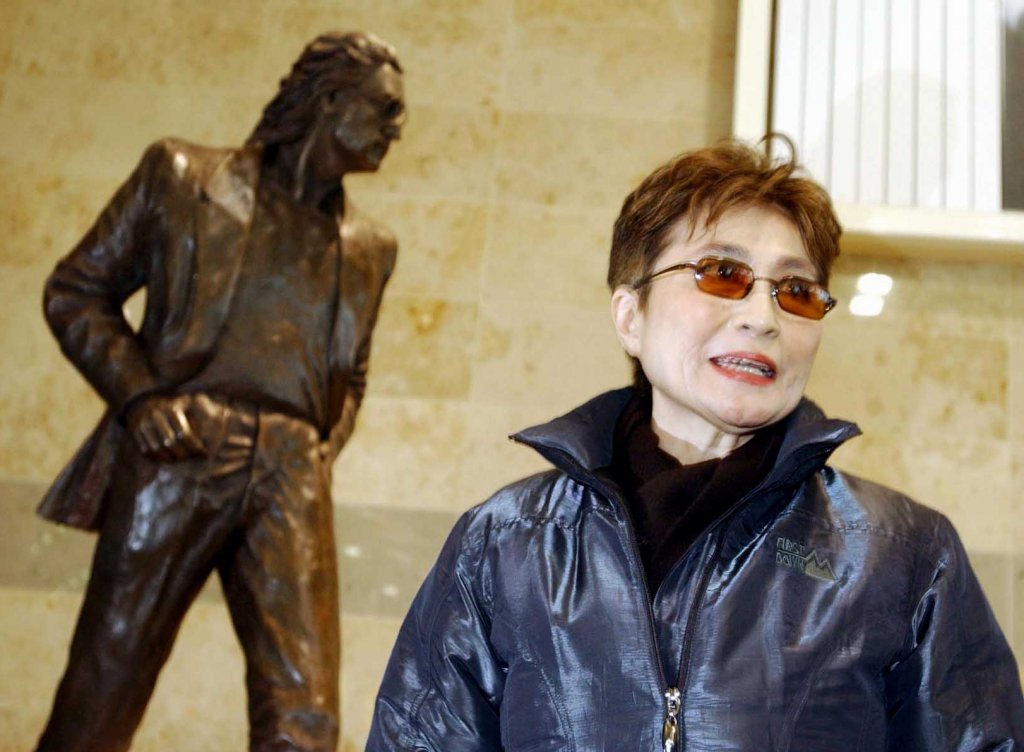 Yoko Ono - John Lennon - Liverpool John Lennon Airport