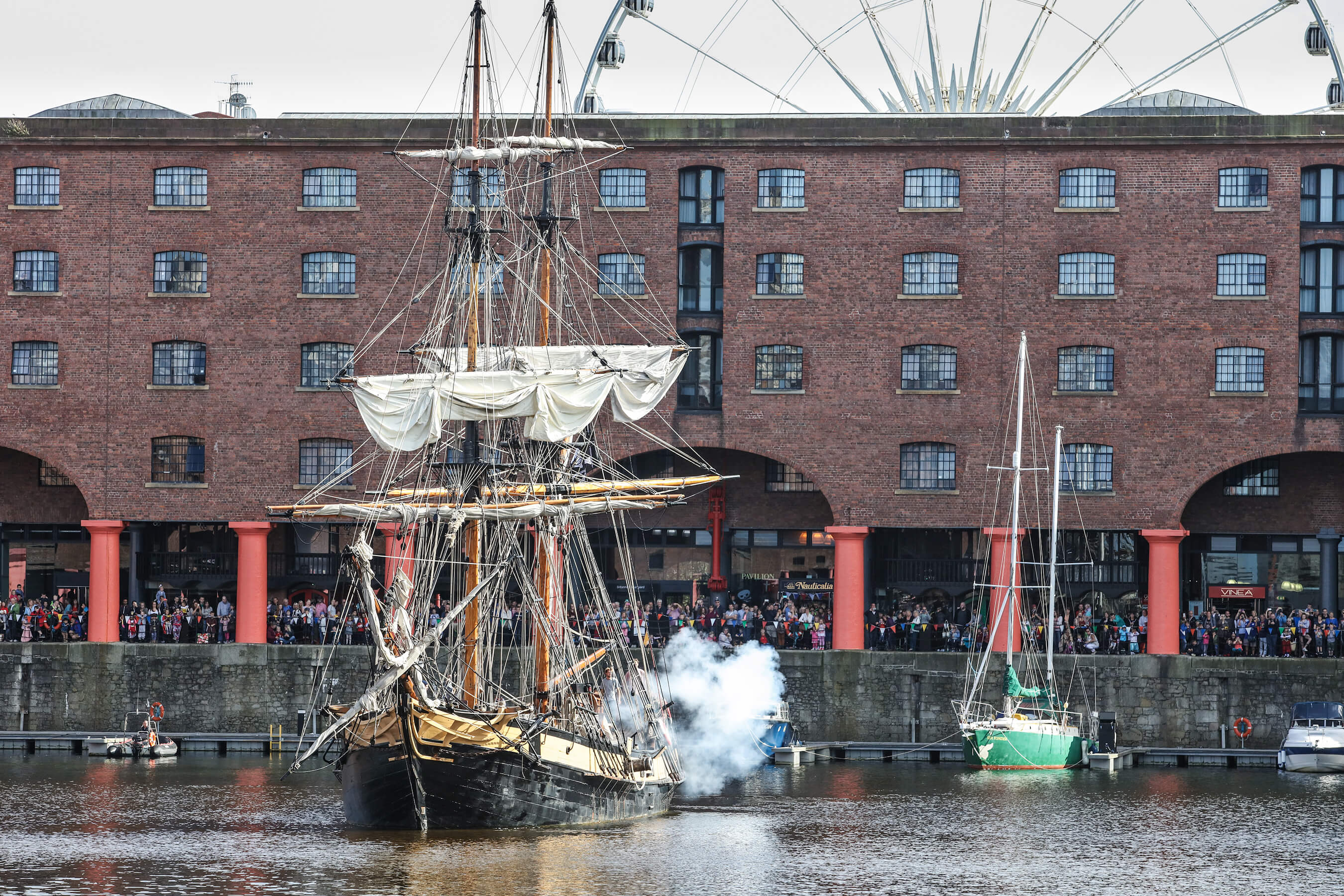 Ships, stunts and a very strong lady! Pirates on the Dock ...