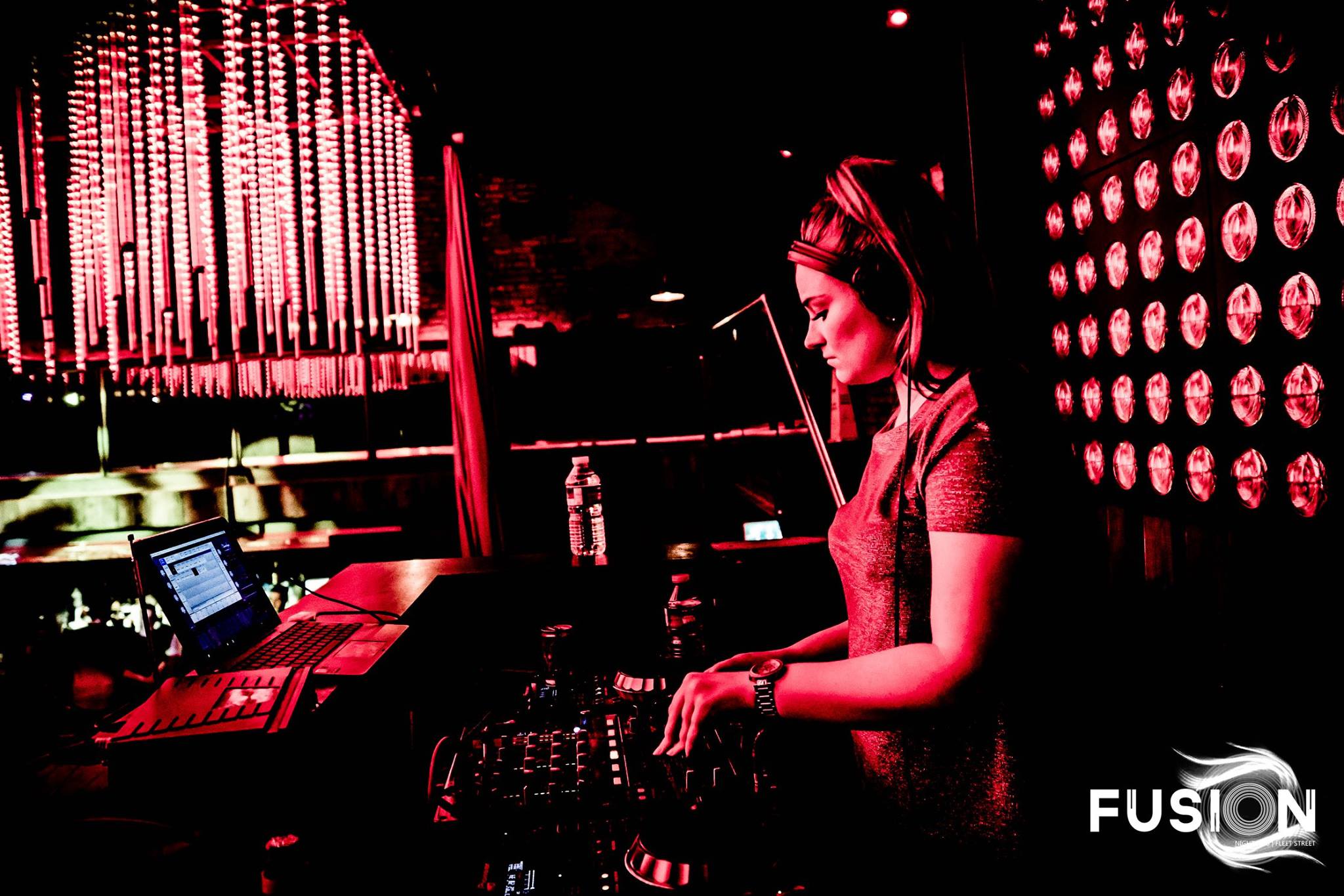 Another belter free mix from DJ Vicki Scott…