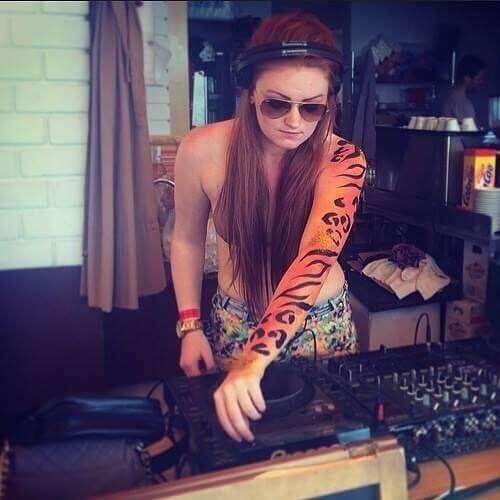 DJ VICKI SCOTT: Free 30 minute fix packed with TUNES for your weekend