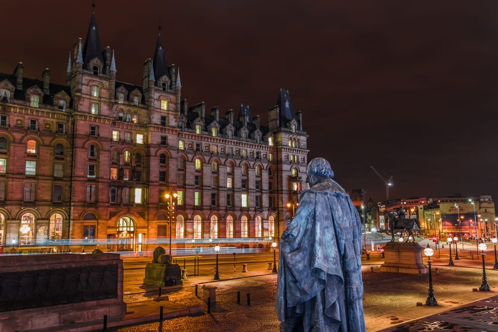 The stories behind these 20 Liverpool City Centre statues - The Guide