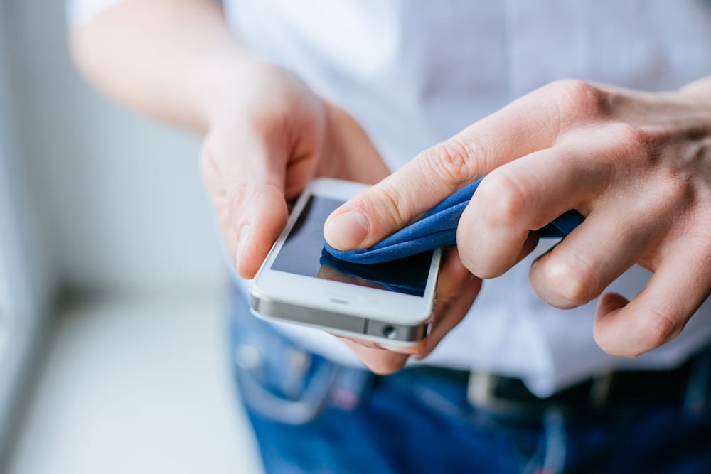Coronavirus: How to clean your mobile phone and keyboard