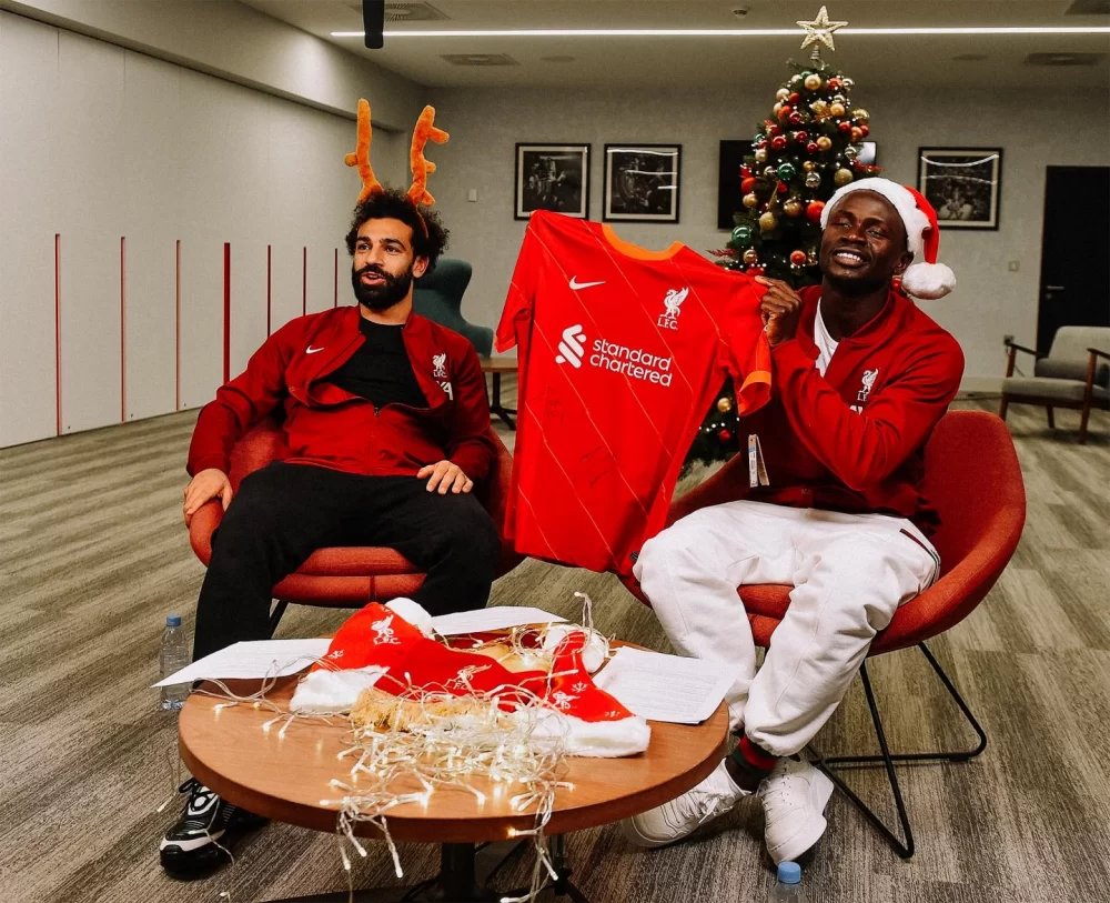 LFC bring Christmas cheer to Alder Hey patients