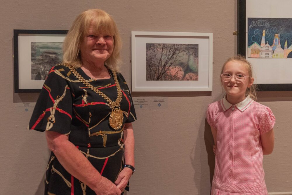 Primary Runner Up Esmae O’Shaughnessy Roby Park Primary School with Lord Mayor Mary Rasmussen. Credit: Walker Art Gallery / dot-art