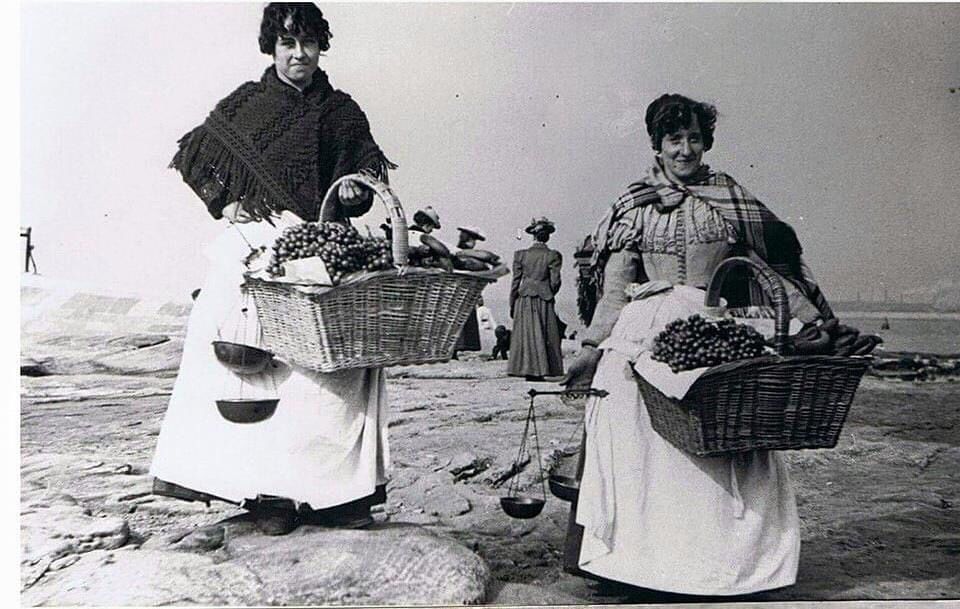 Victorian fruit sellers on New Brighton beach. Image provided by The Ghosts of Christmas Past