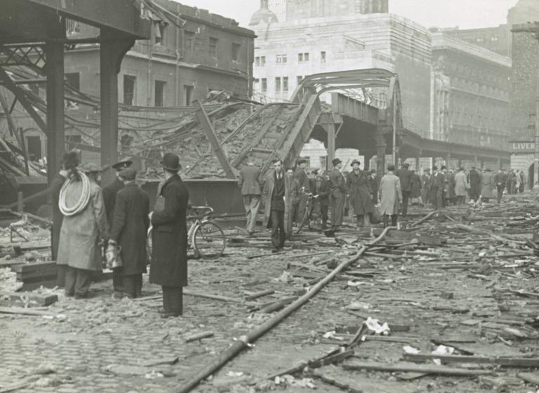 Liverpool Overhead Railway - Bomb damage at James Street (1941). Credit: National Museums Liverpool / Merseyside Police