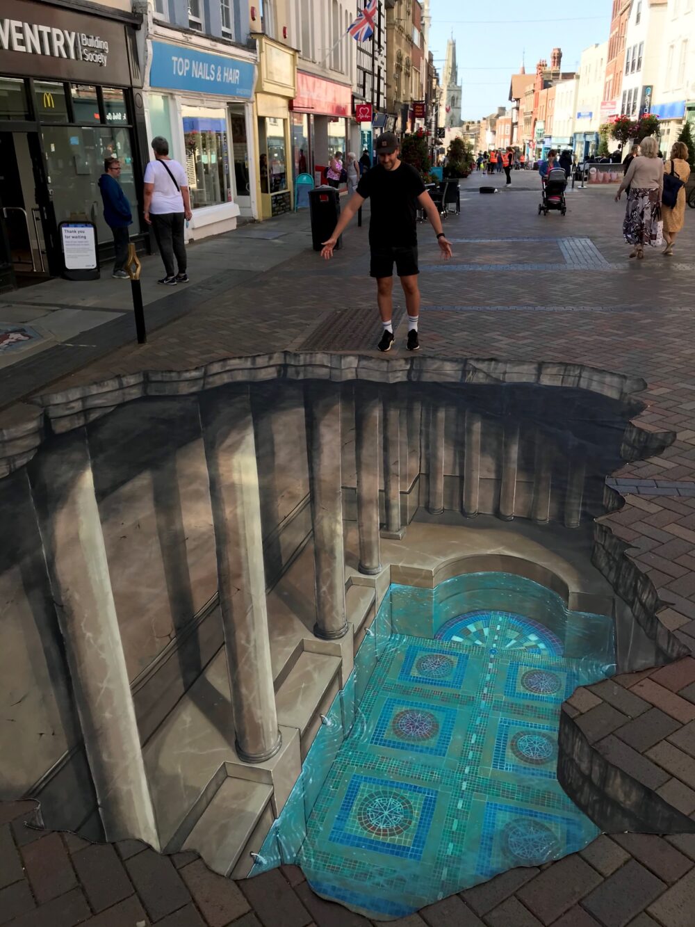 An example of the artist’s work in Gloucester’s Cathedral Quarter. ©3D Joe and Max