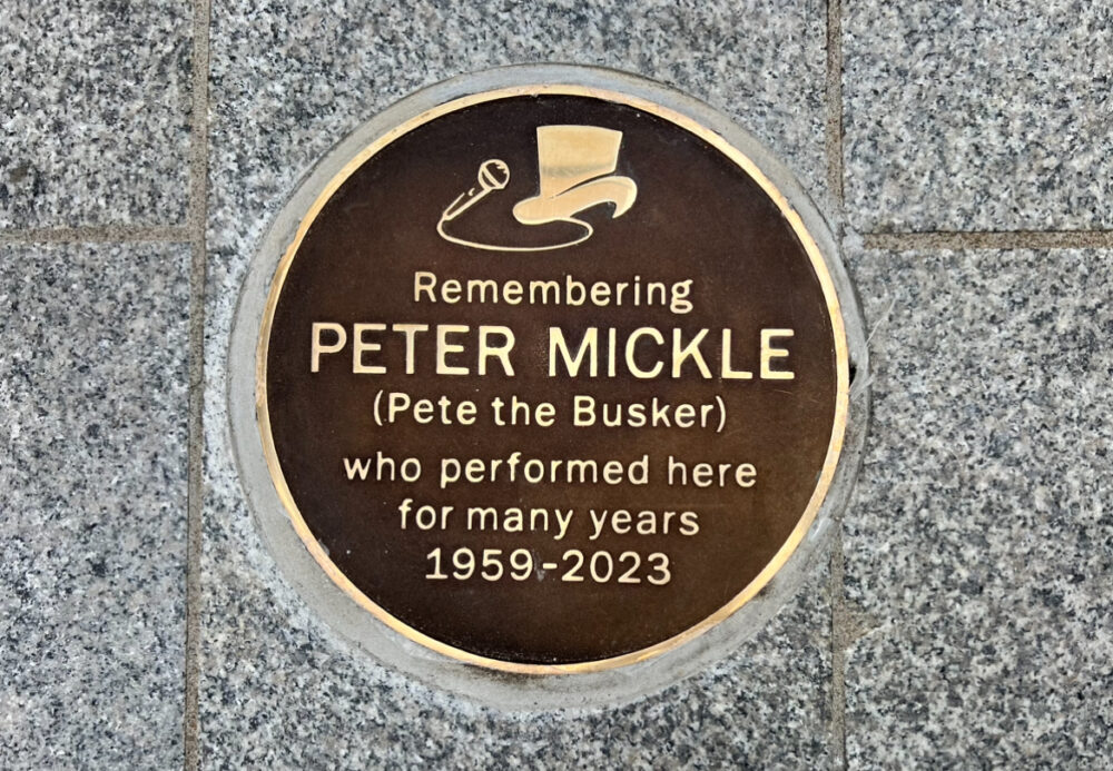 Pete the Busker plaque - The Guide Liverpool