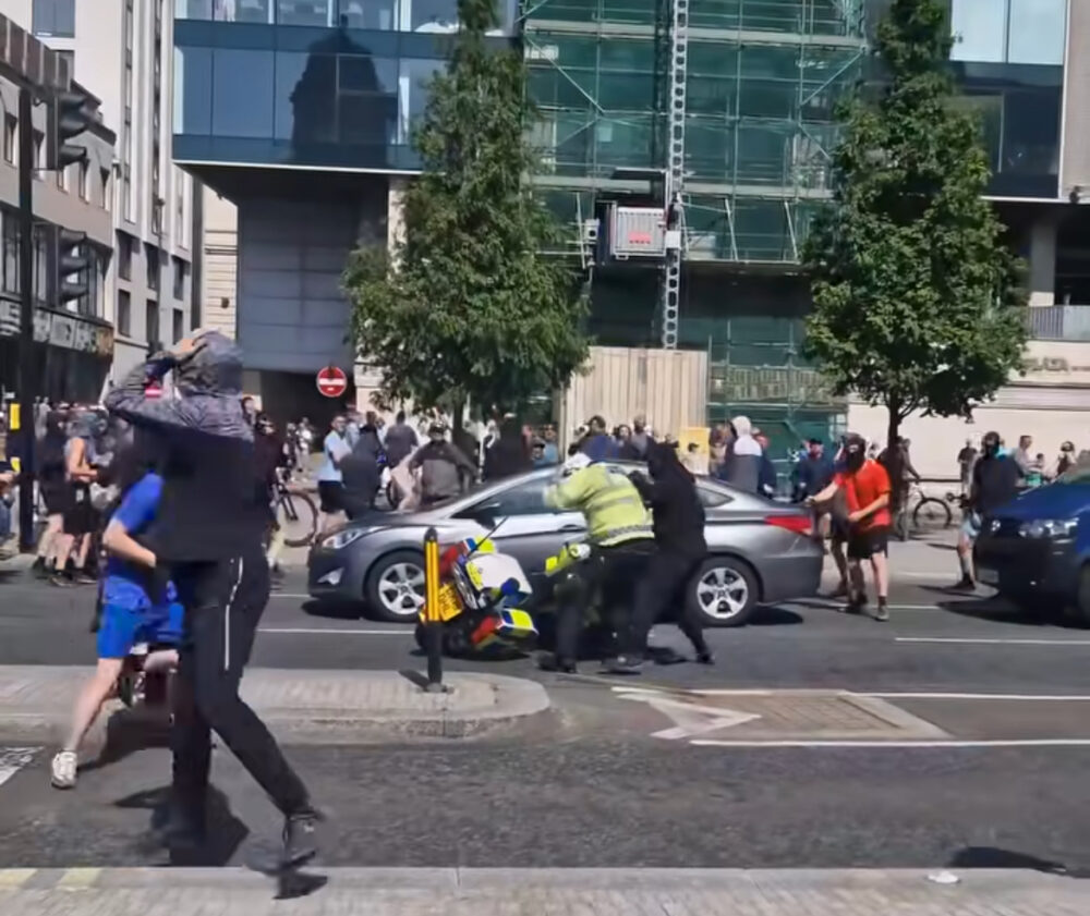 Protests at Liverpool Pier Head. Image taken from Instagram.