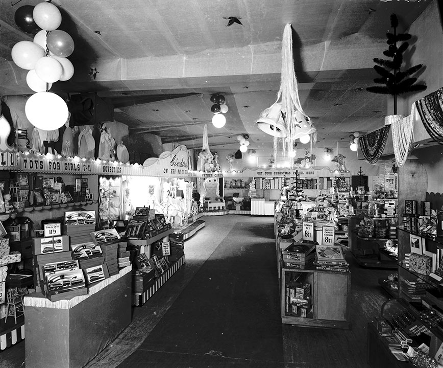 Blackler’s toy fair at Fleet Street Warehouse, Christmas 1949. Credit: Stewart Bale / NML