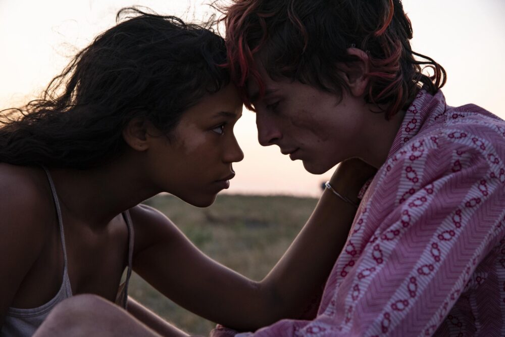 Taylor Russell (left) as Maren and Timothée Chalamet (right) as Lee in BONES AND ALL, directed by Luca Guadagnino, a Metro Goldwyn Mayer Pictures film. Credit: Yannis Drakoulidis / Metro Goldwyn Mayer Pictures. © 2022 Metro-Goldwyn-Mayer Pictures Inc. All Rights Reserved.