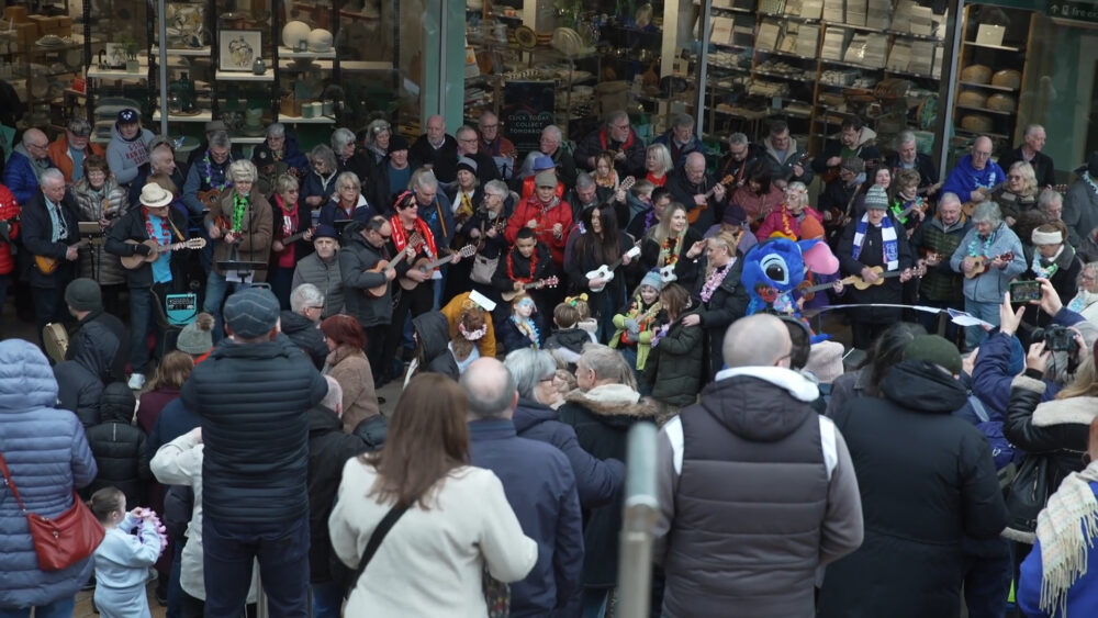 © Liverpool ONE - Ukulele Mega Busk