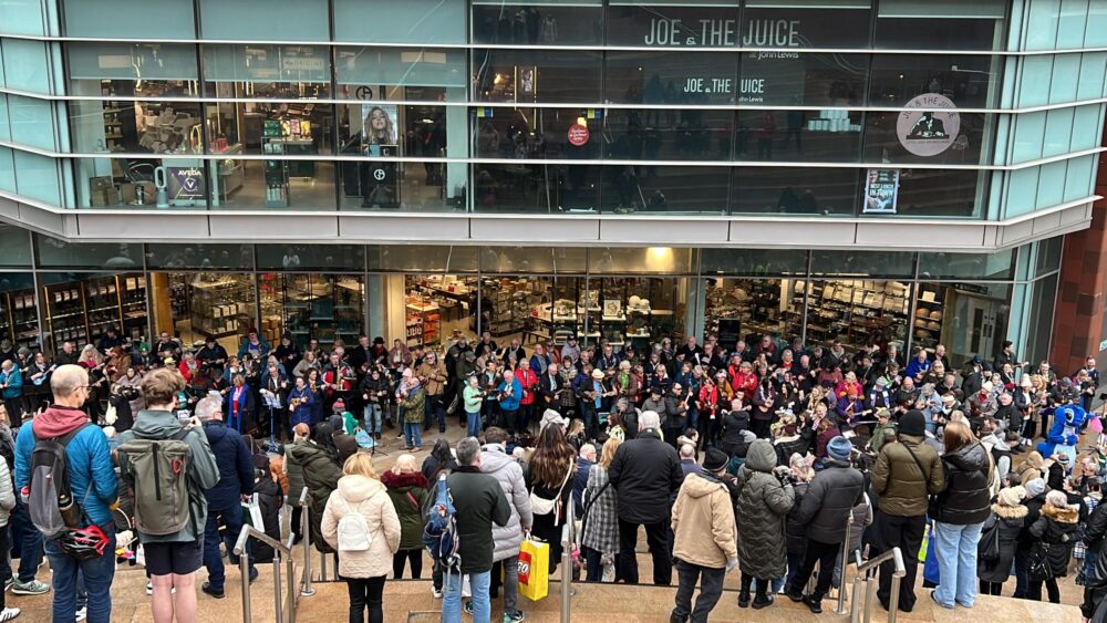 © Liverpool ONE - Ukulele Mega Busk