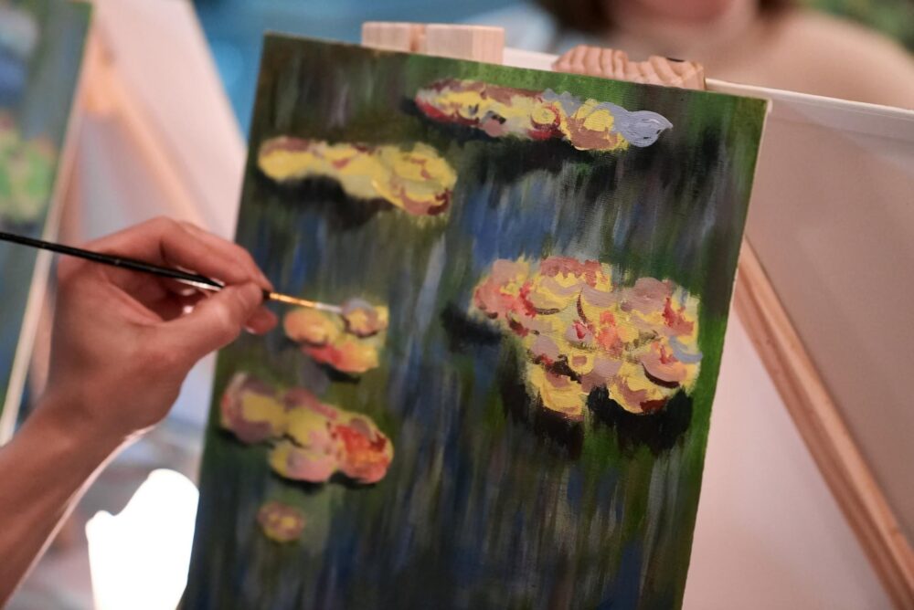 Beyond Van Gogh and Beyond Monet. Credit Paint and Sip