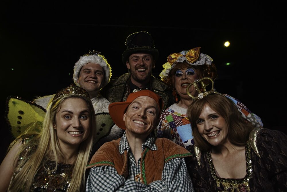 Scarsbrick’s Oak Theatre unveils cast for it’s first ever Christmas pantomime