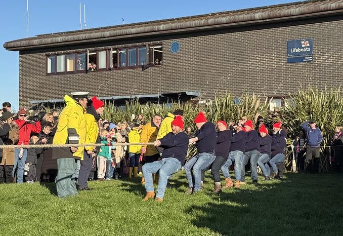 Hoylake RNLI has defended its title at the annual Boxing Day Tug o’War
