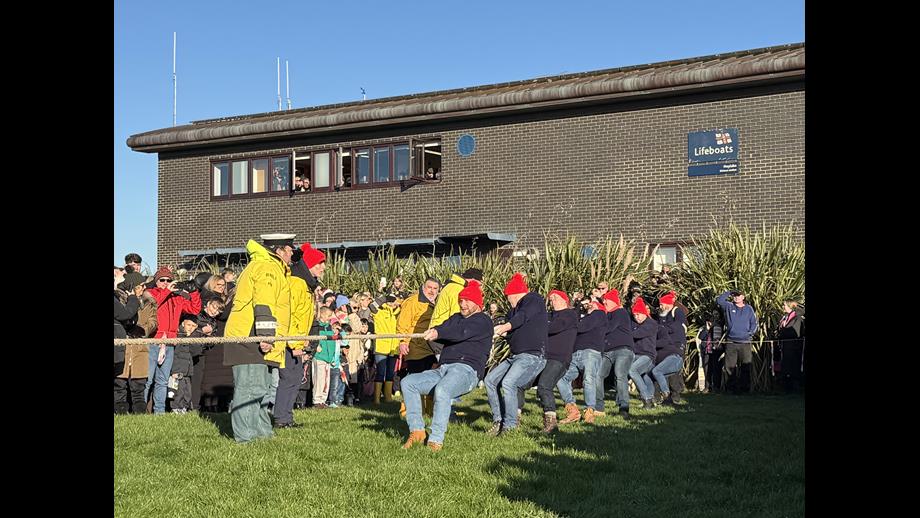 Hoylake RNLI has defended its title at the annual Boxing Day Tug o’War