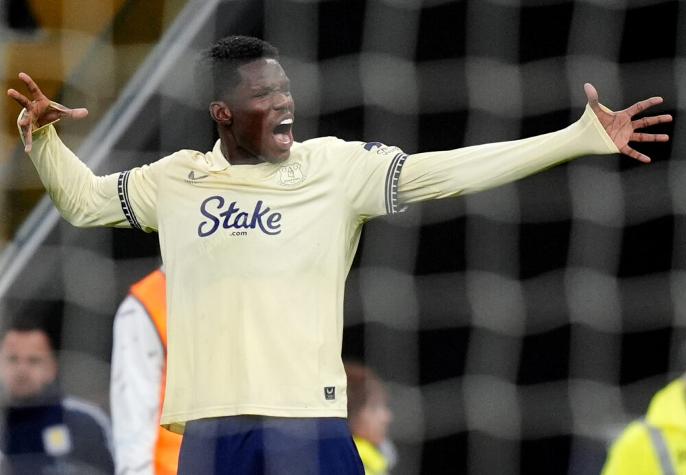 Everton beat Aston Villa 1-0 away at Villa Park