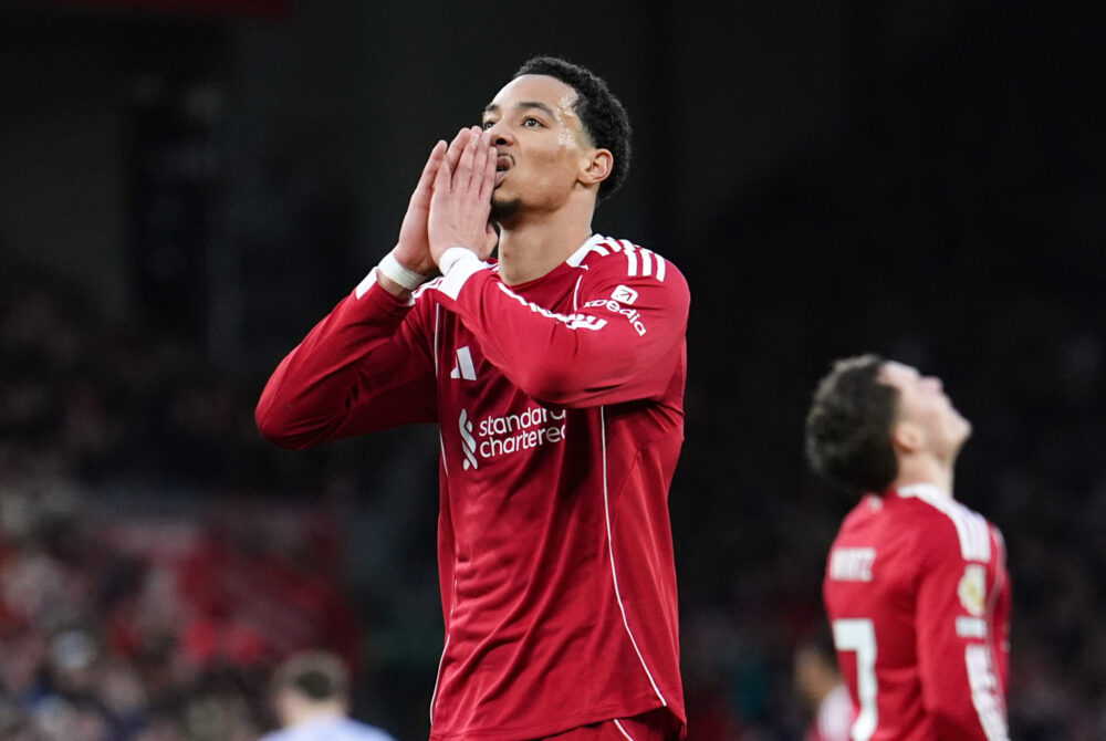 Arne Slot provides team update ahead of midweek clash with Arsenal