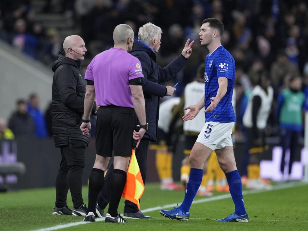 Everton manager says he’s angry with officials over Michael Keane red card
