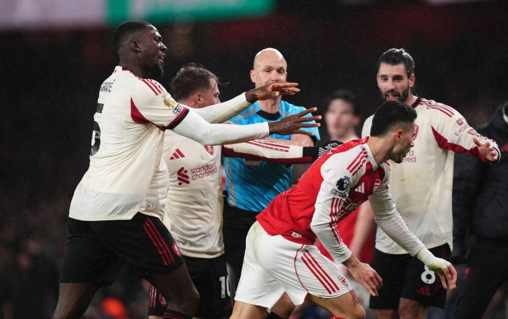 Arsenal’s Martinelli apologises for shoving injured LFC defender