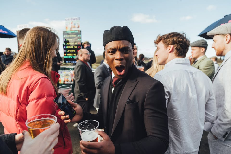 INVADES - Grand National Weekend