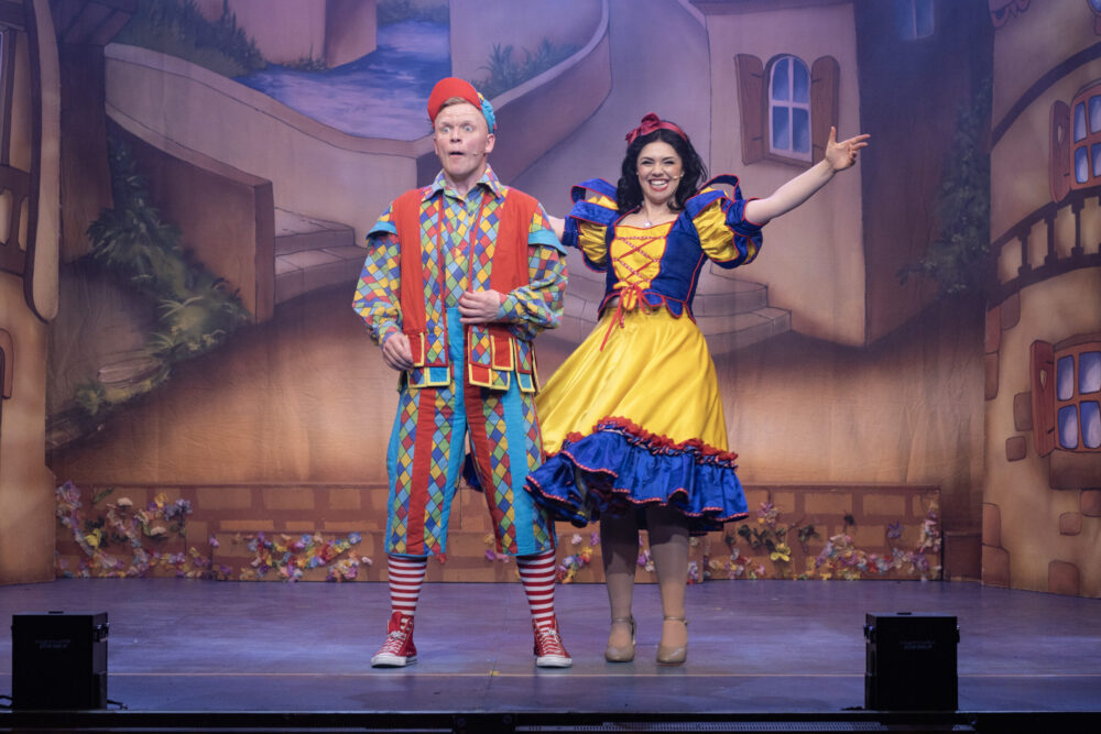 Snow White - St Helens Theatre Royal