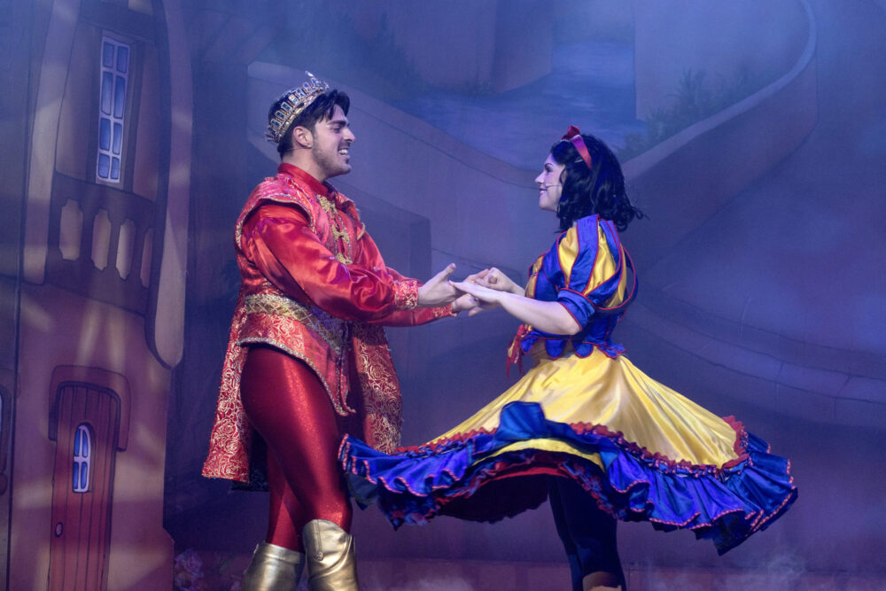 Snow White - St Helens Theatre Royal
