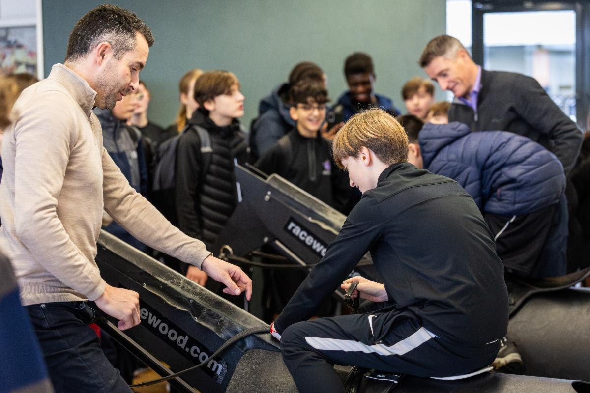 250 School Children Aintree