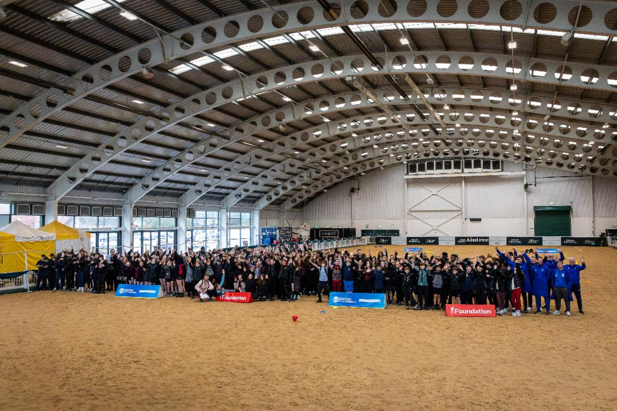 250 School Children Aintree