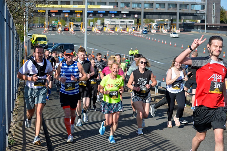 Tunnel 10K 2025 Runners on slipway DSC1574 Pic by Paul Francis Cooper