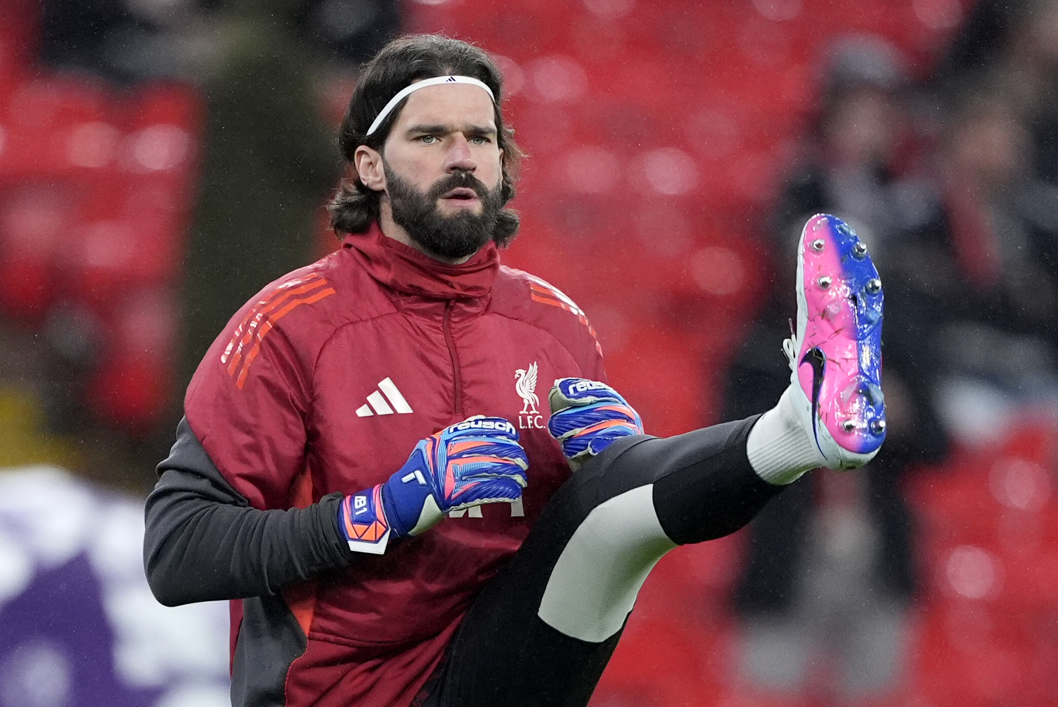 Alisson Becker warming up